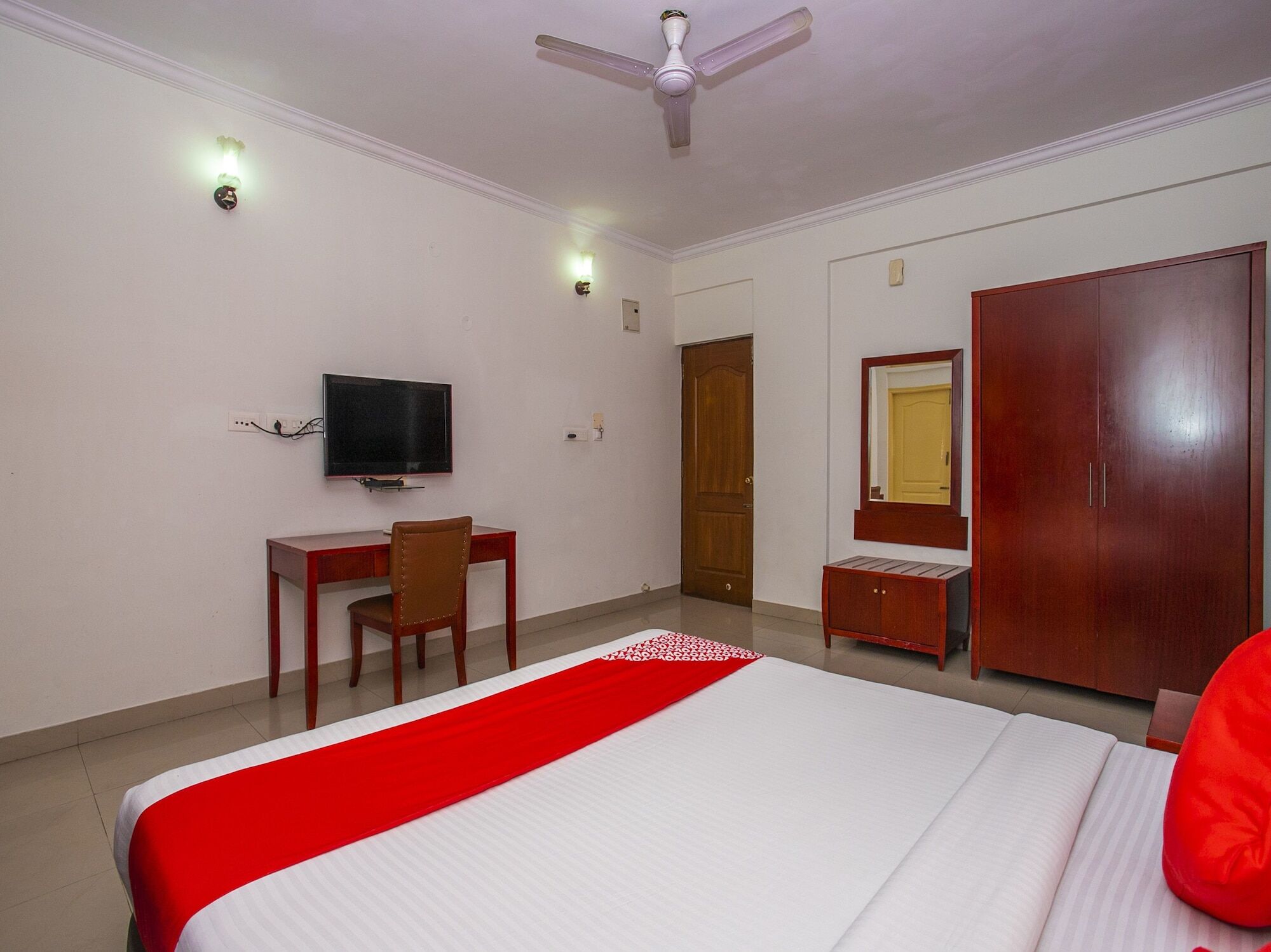 Oyo 23360 White Bricks Inn Bangalore Buitenkant foto