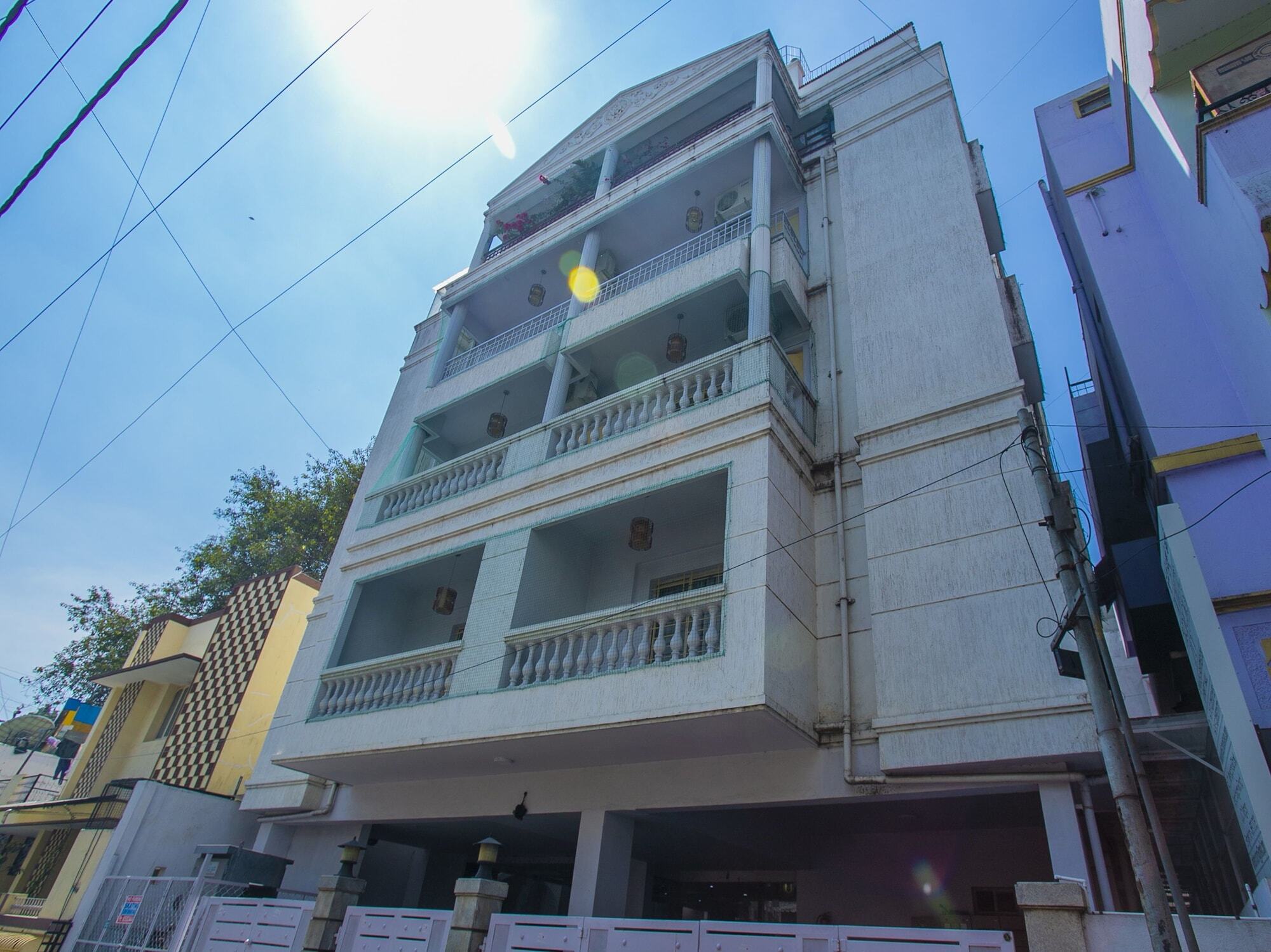 Oyo 23360 White Bricks Inn Bangalore Buitenkant foto